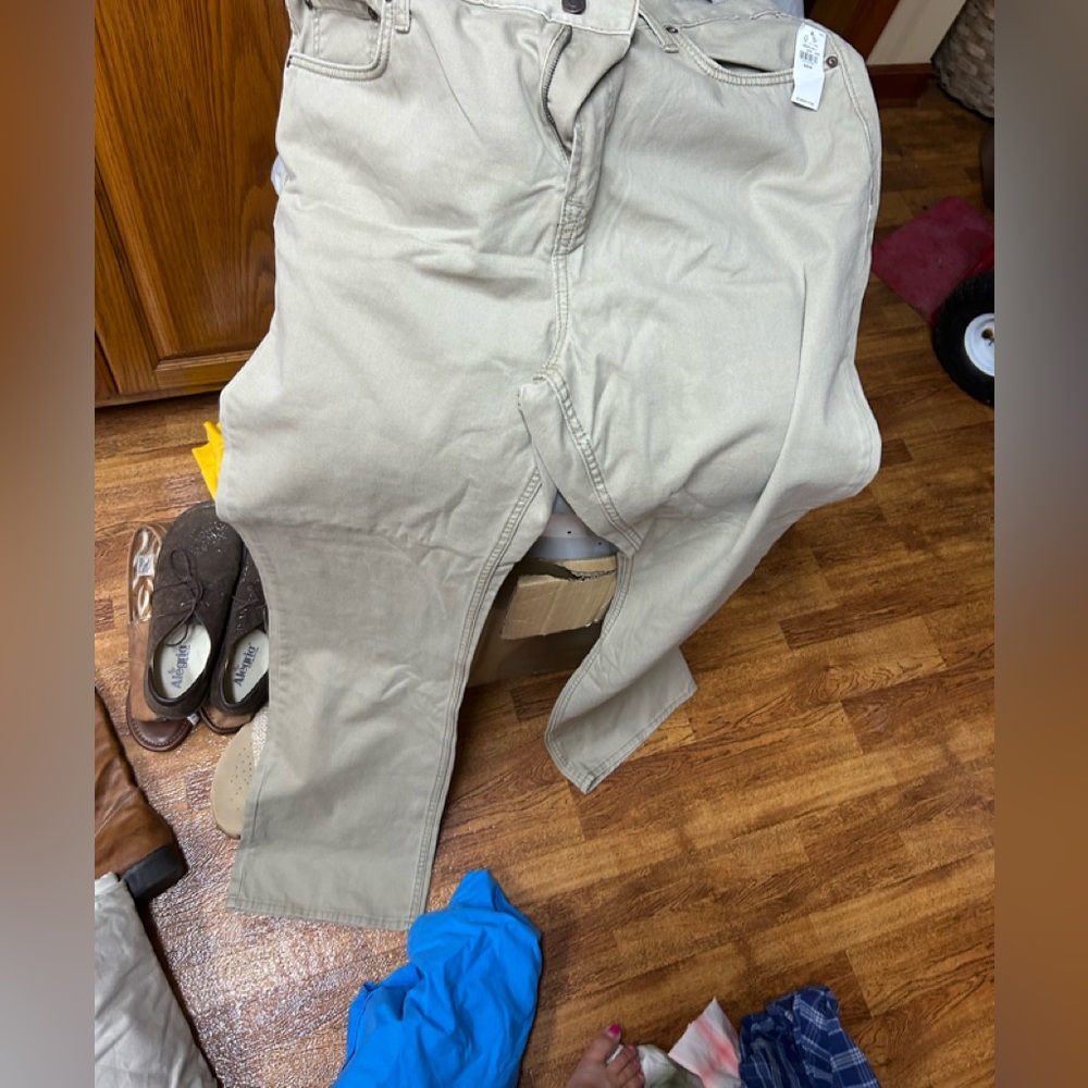Old navy khakis nwt 40x36